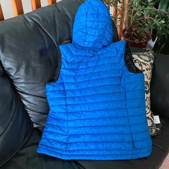 Stormtech Women’s Hooded Vest, Size S - Picture 7 of 7